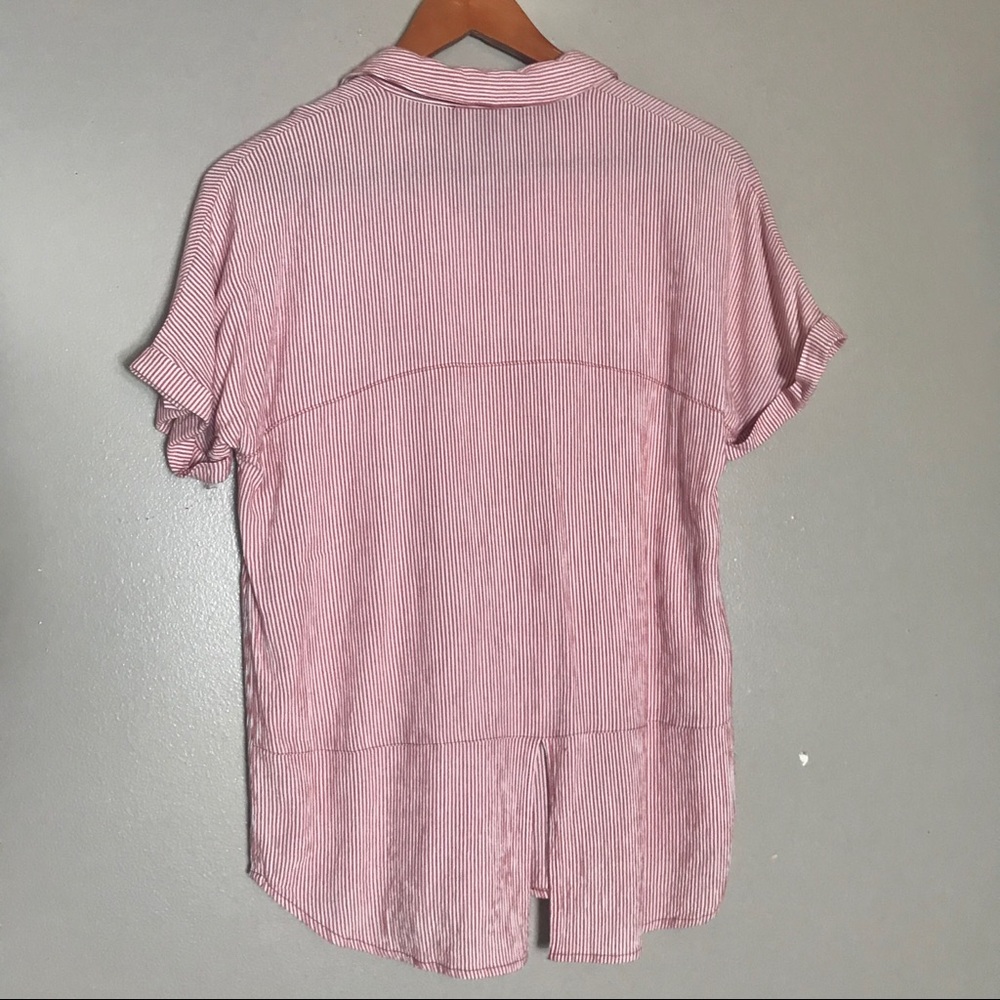 4/$20 Nine West short sleeve top - Picture 3 of 6